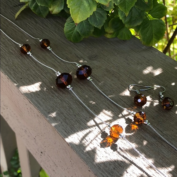 Jewelry - ⬇️Amber colored beaded necklace & earring set!